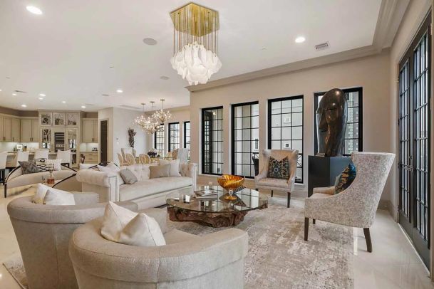 Elegant Home Living Kitchen